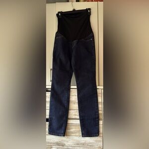 NWT.Loft maternity jean’s in dark denim . Size 0 petite. Excellent condition